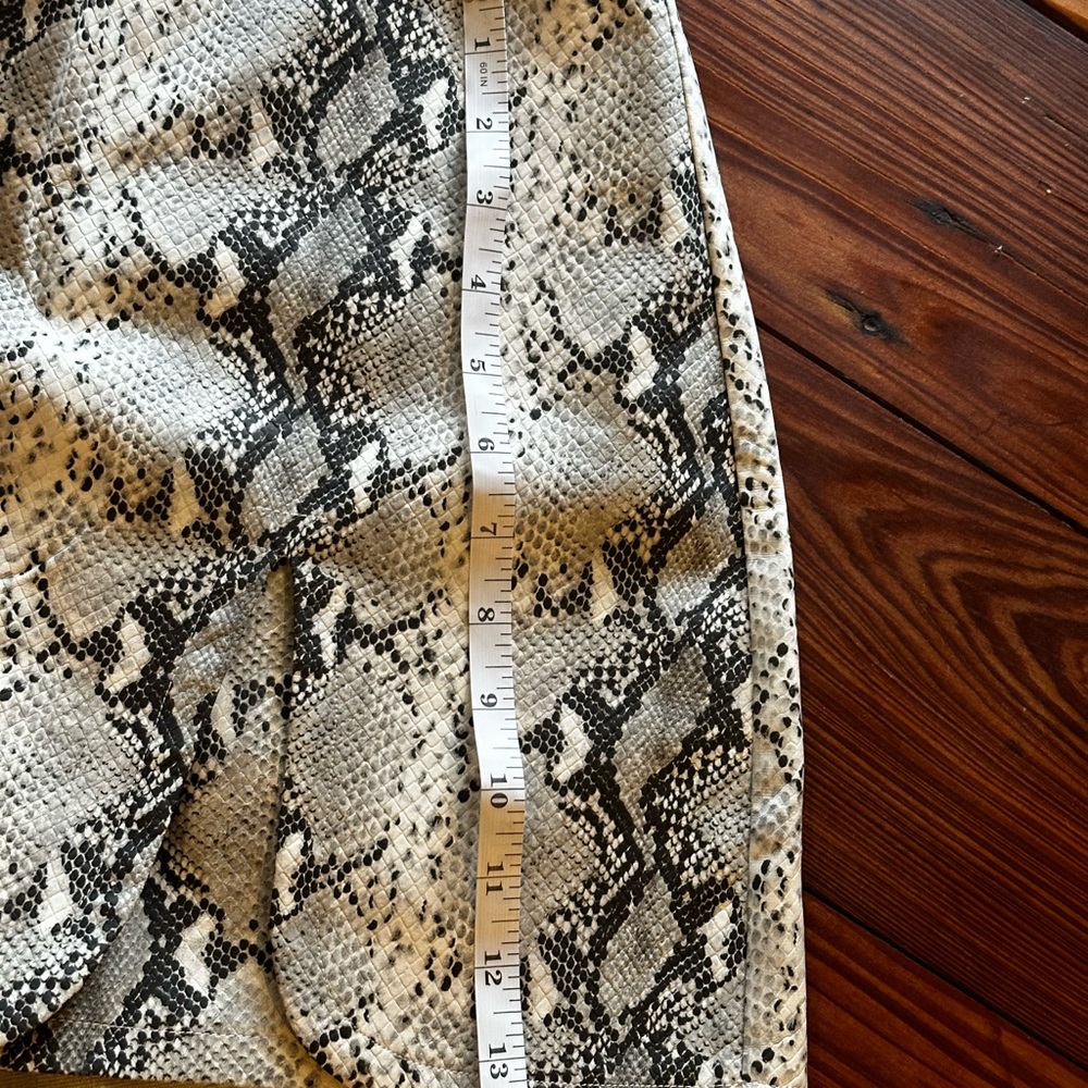 NWT Cloud 10 Snake Print Skort, Size S, Gray/Off White - Picture 6 of 9